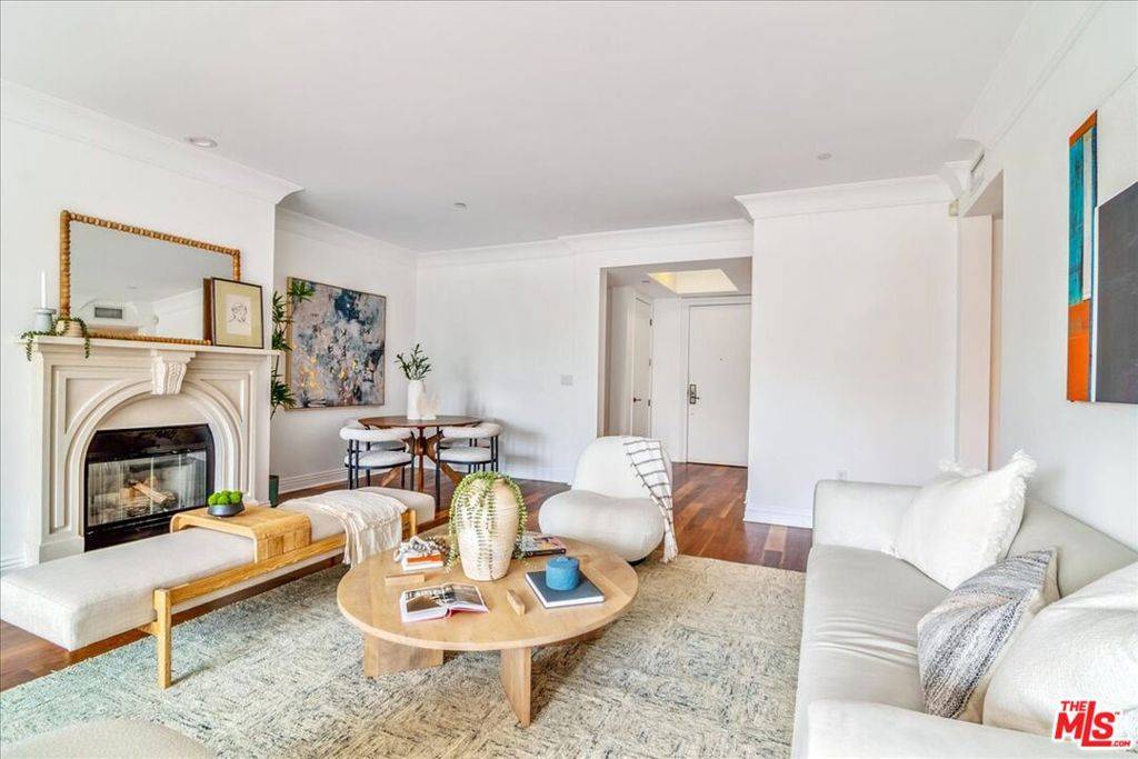 Beverly Hills, CA 90212,261 S Reeves DR #304