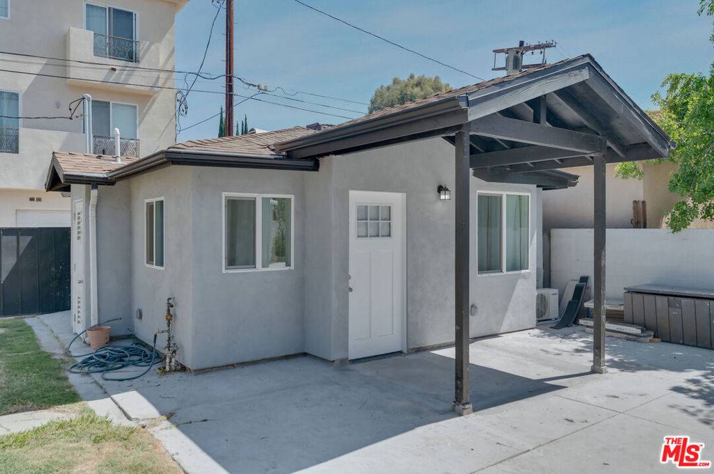 Sherman Oaks, CA 91403,15011 Hartsook ST