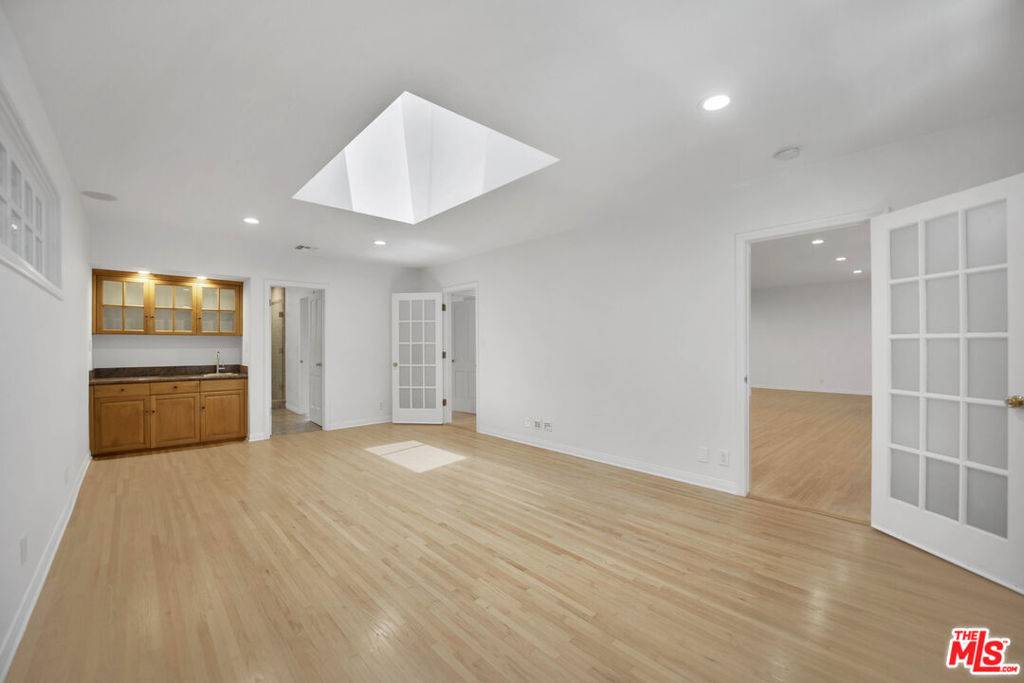 Los Angeles, CA 90024,1231 Club View DR
