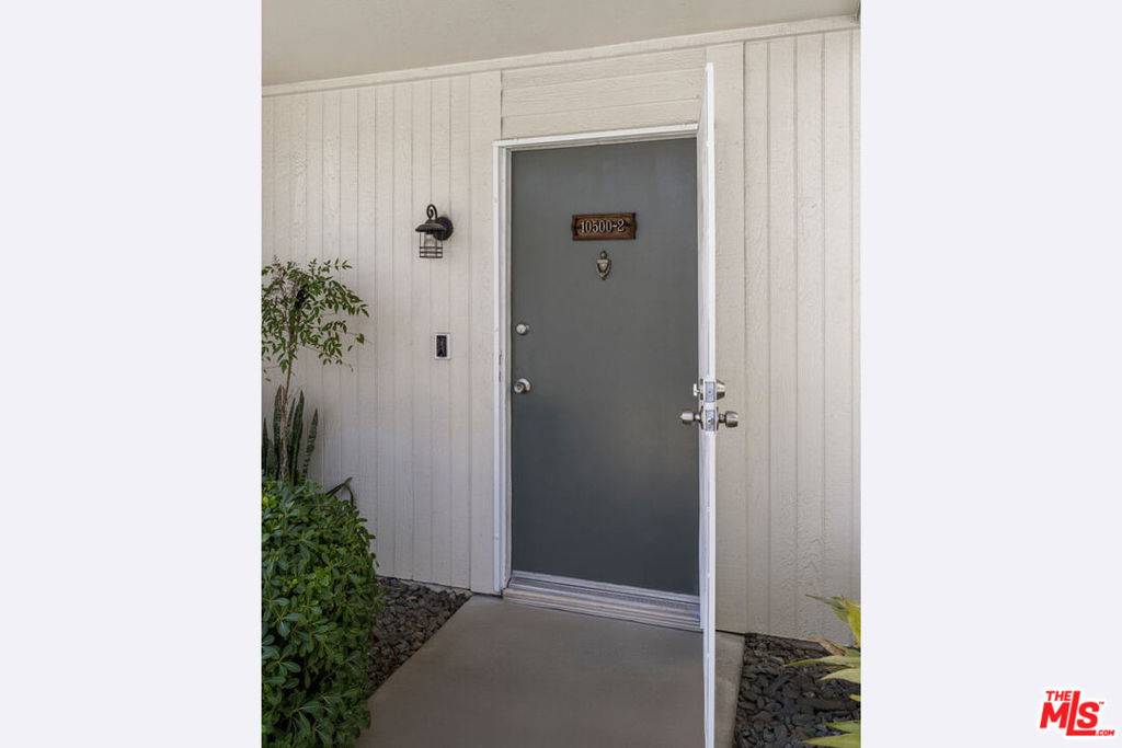 Sunland, CA 91040,10500 Sunland BLVD #2