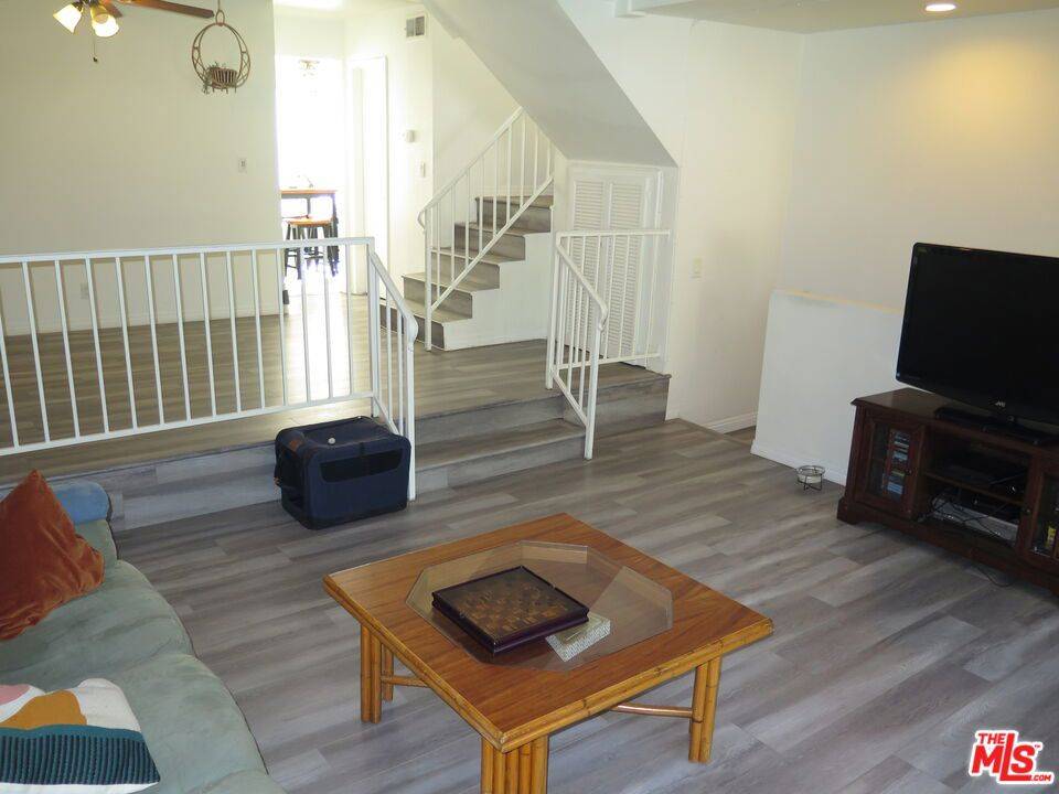 Van Nuys, CA 91406,7550 Zombar AVE #17