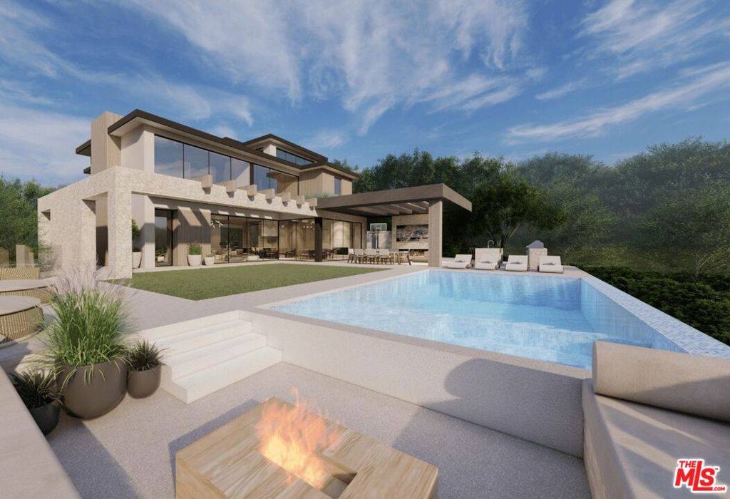 Los Angeles, CA 90049,590 N Tigertail RD