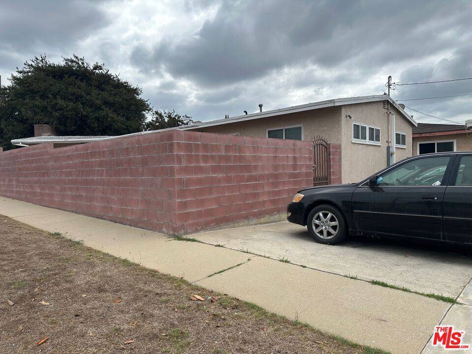 Inglewood, CA 90303,10401 S Van Ness AVE