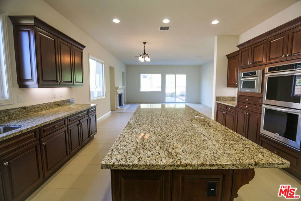 Yorba Linda, CA 92886,20159 Trentino LN