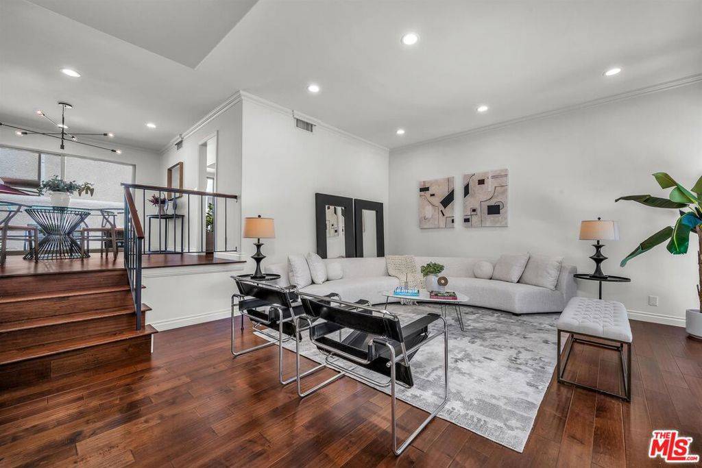Sherman Oaks, CA 91423,14101 Dickens ST #4