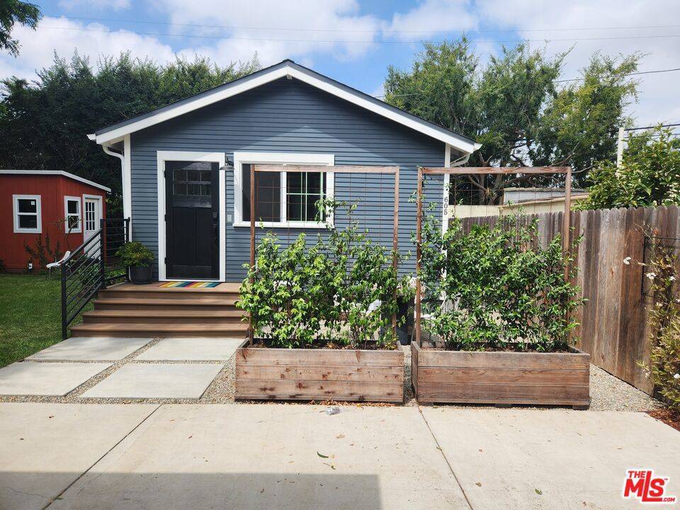 Los Angeles, CA 90036,605 S Orange DR