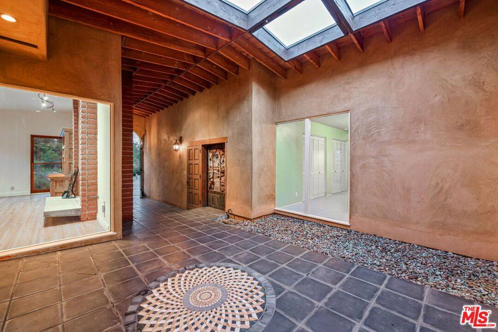 Sherman Oaks, CA 91403,16141 Bayberry PL