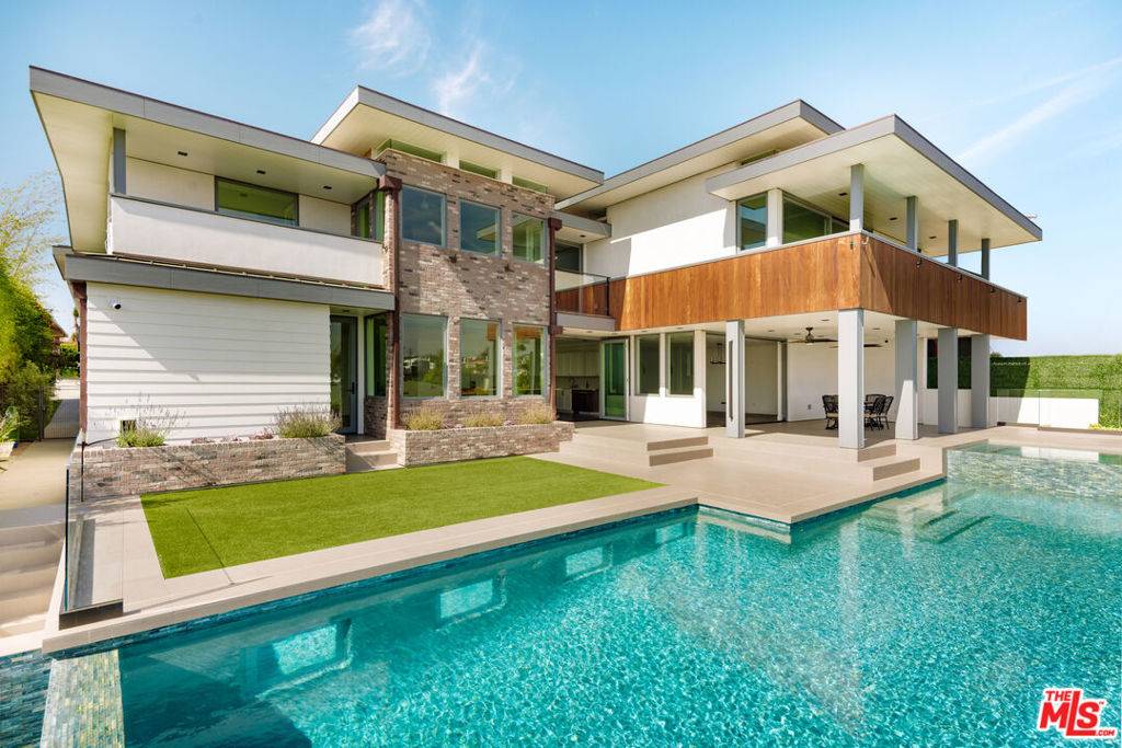 Manhattan Beach, CA 90266,934 1st ST
