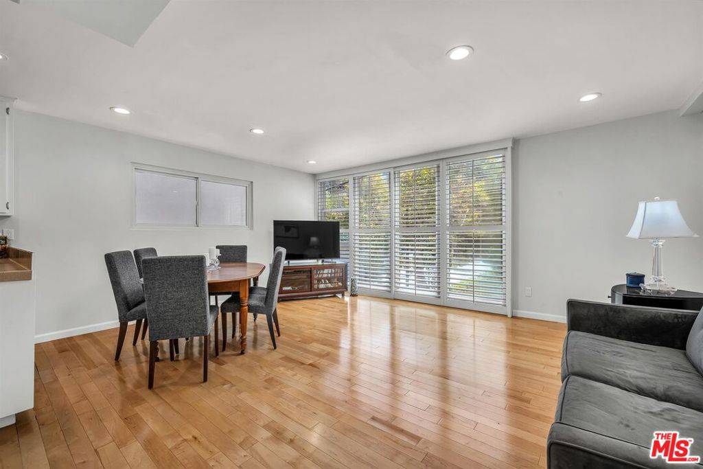 Los Angeles, CA 90046,8441 Ridpath DR