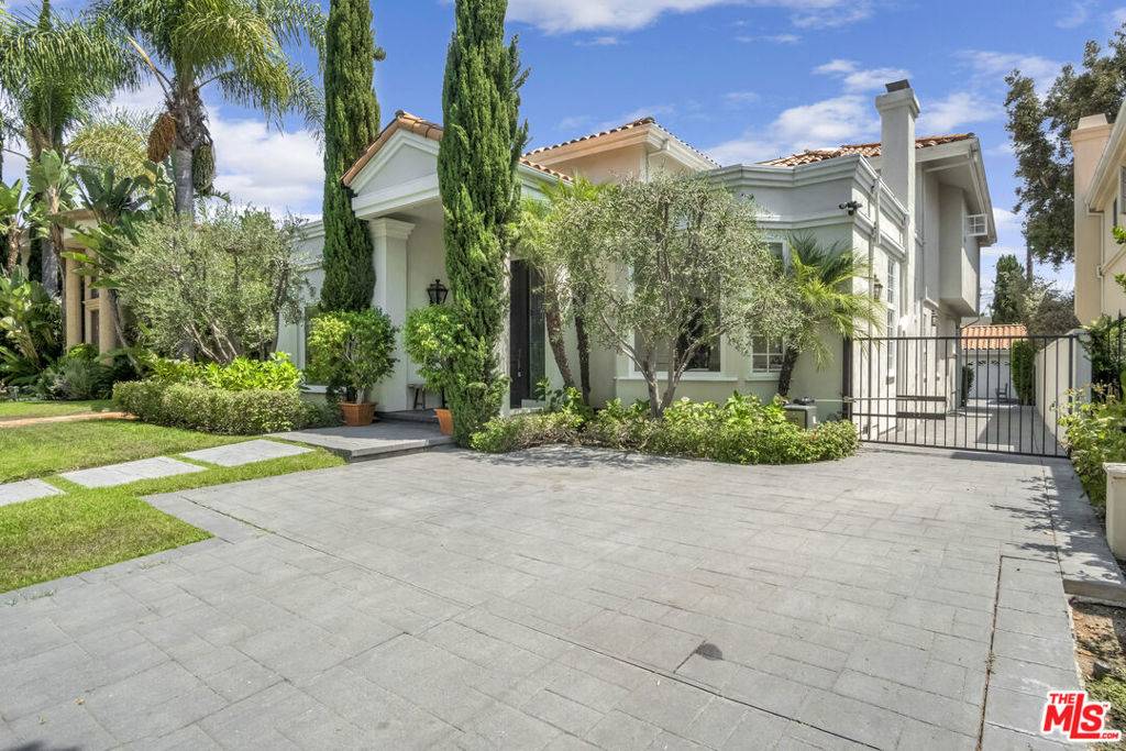 Beverly Hills, CA 90210,116 N Palm DR