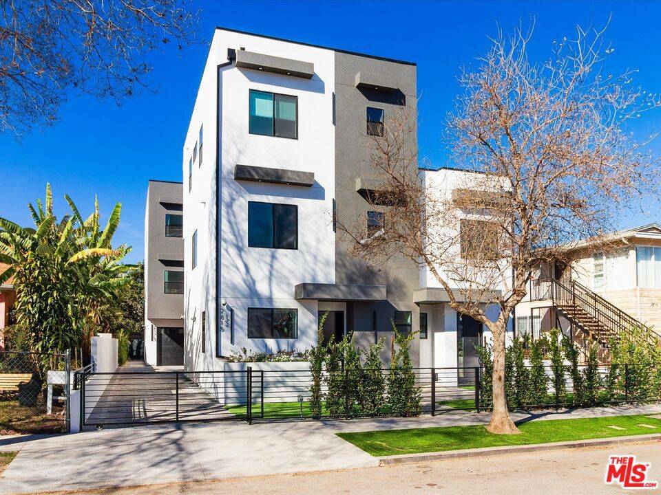 Los Angeles, CA 90016,2817 S Redondo BLVD