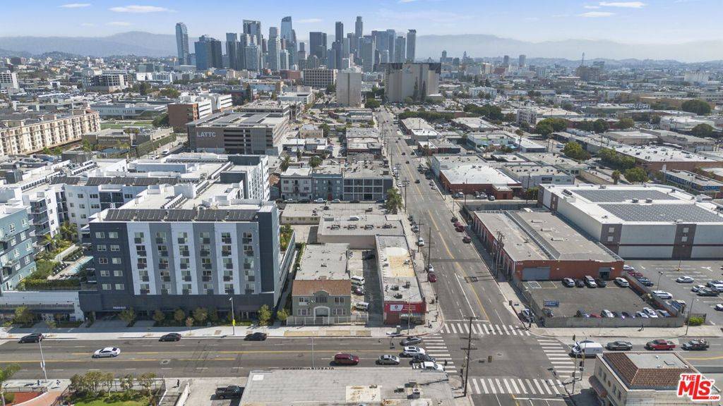 Los Angeles, CA 90007,225 W Adams BLVD