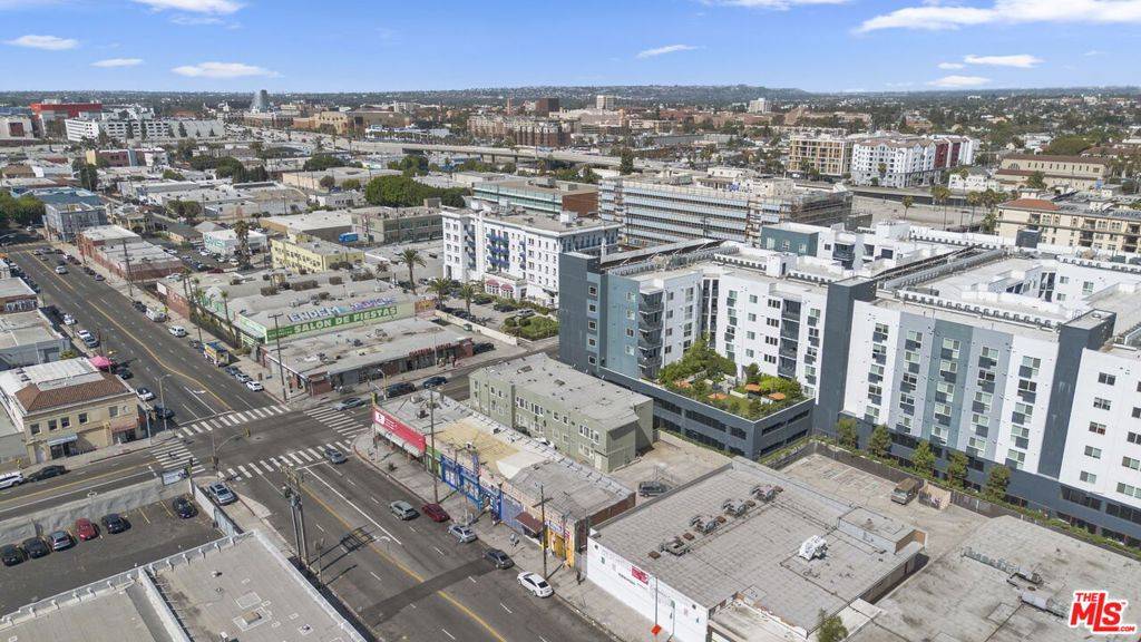 Los Angeles, CA 90007,225 W Adams BLVD