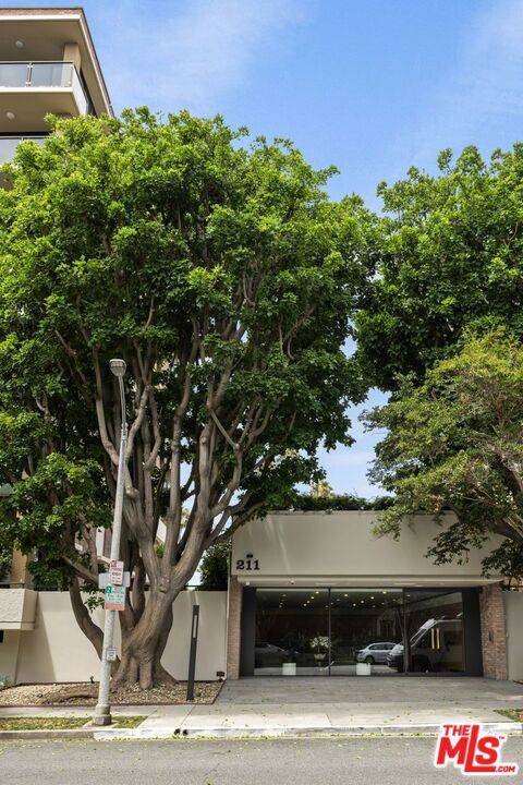 Beverly Hills, CA 90212,211 S Spalding DR #105N