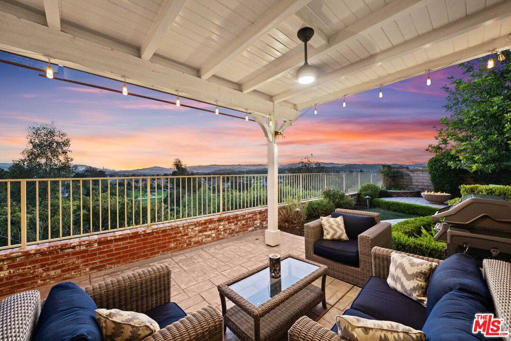 Valencia, CA 91354,27323 Linden LN