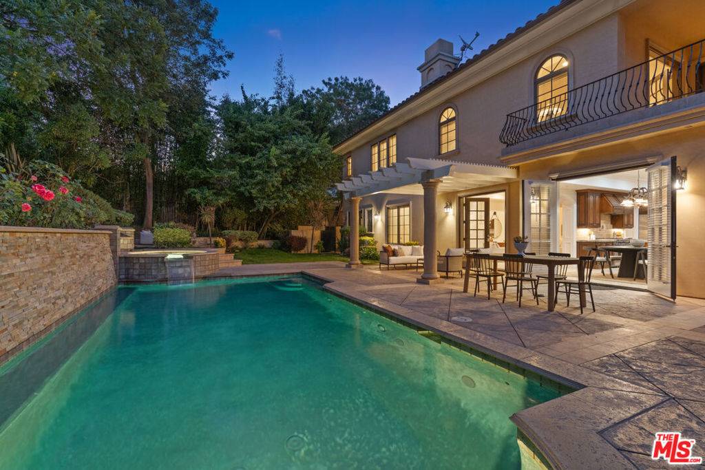 Los Angeles, CA 90049,1571 N Bundy DR