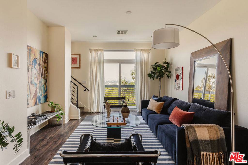 Los Angeles, CA 90039,2753 Waverly DR #1102