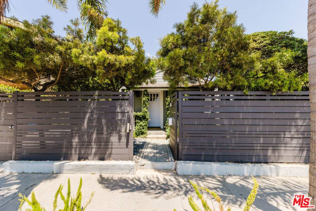 Venice, CA 90291,1014 Oakwood AVE