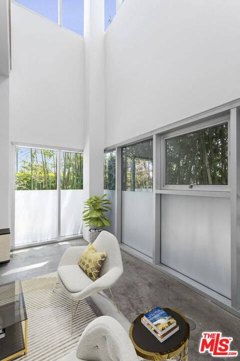 Los Angeles, CA 90038,803 Wilcox AVE #5