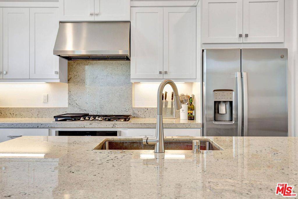 Valencia, CA 91381,27408 Horizon View LN