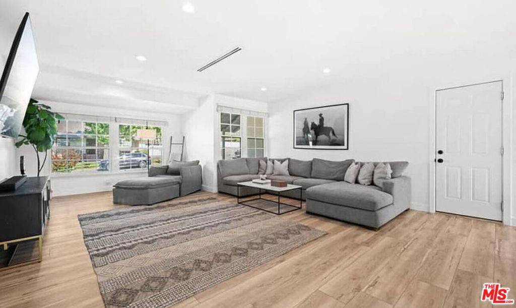 Simi Valley, CA 93065,675 Languid LN