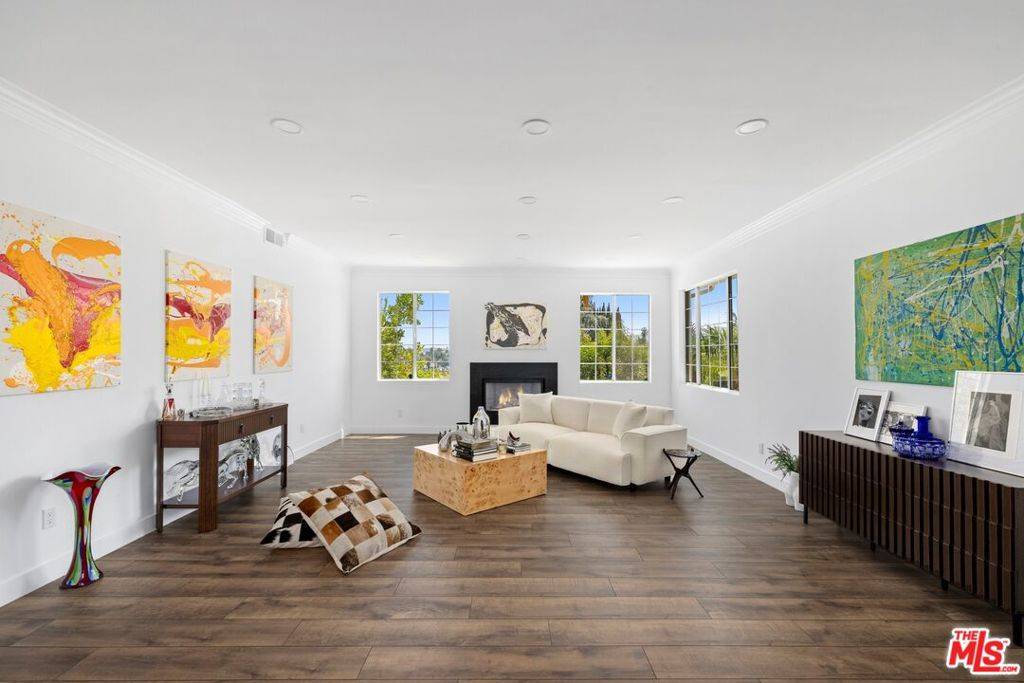 Tarzana, CA 91356,19673 Valdez DR