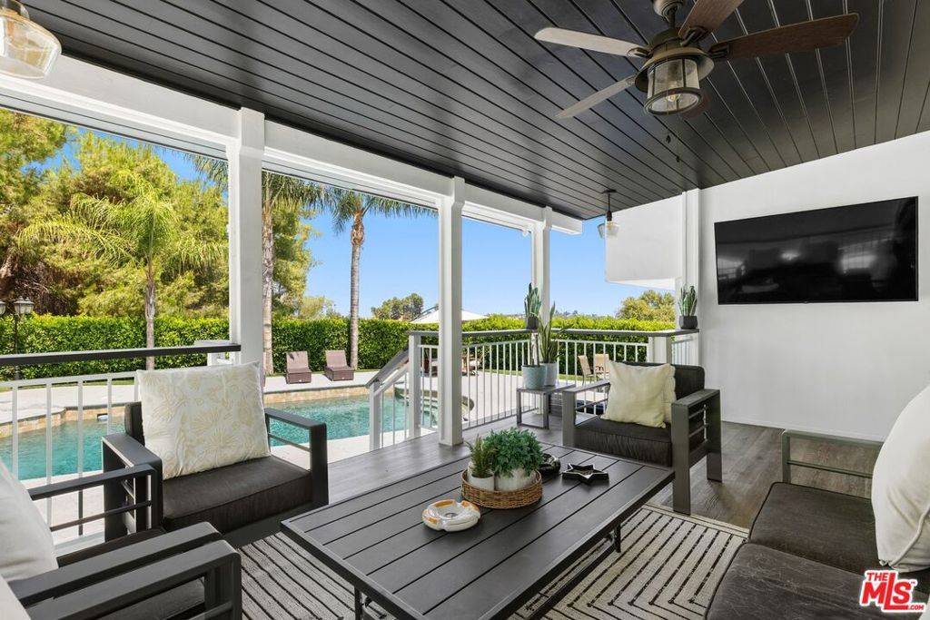 Tarzana, CA 91356,19673 Valdez DR