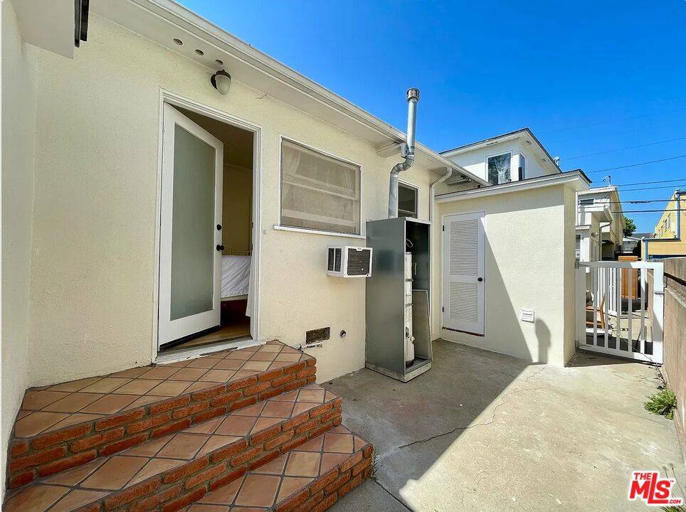 Santa Monica, CA 90403,1111 21st ST #C