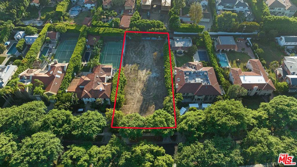 Beverly Hills, CA 90210,911 N ROXBURY DR