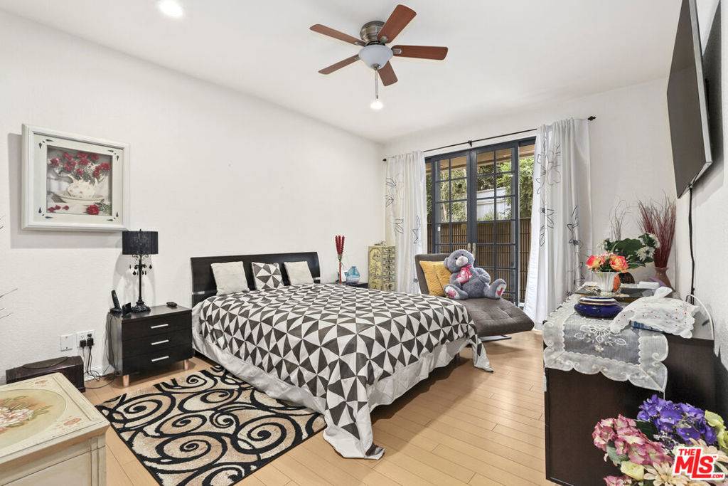 Sherman Oaks, CA 91423,4230 Stansbury AVE #105