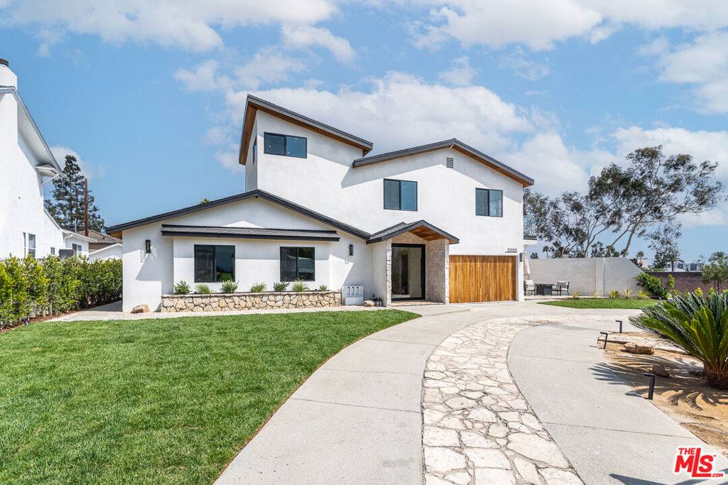 Los Angeles, CA 90016,2220 Wellington RD