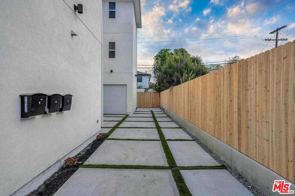 Culver City, CA 90034,5832 David AVE #1