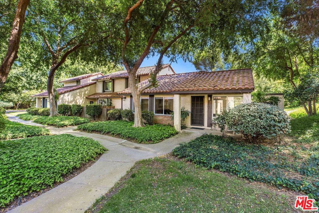 Agoura Hills, CA 91301,27558 Rondell ST