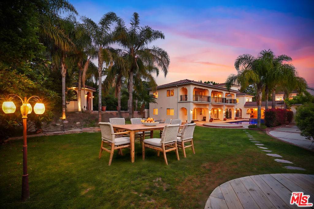 Toluca Lake, CA 91602,10655 Camarillo ST
