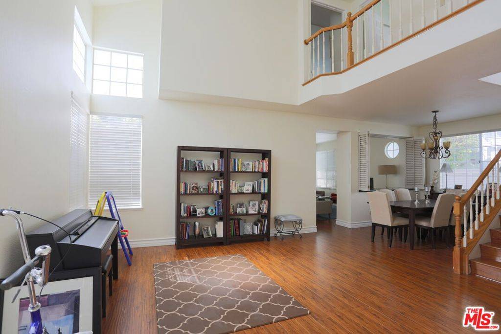 Irvine, CA 92614,27 Comiso