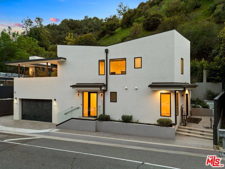 Bel Air, CA 90077,913 1/2 N Beverly Glen BLVD