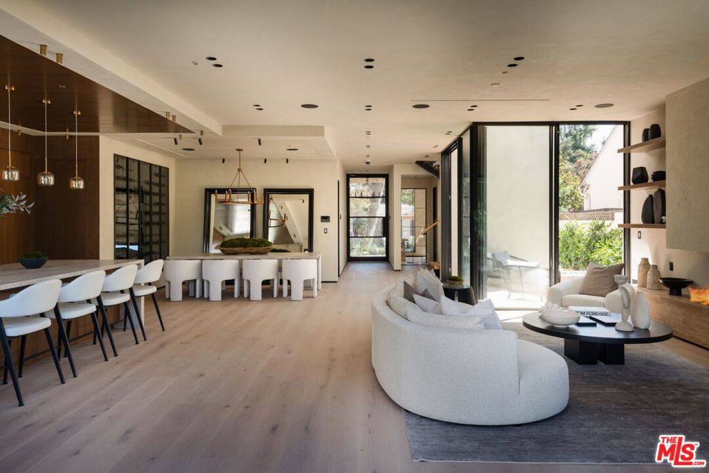 Sherman Oaks, CA 91423,13221 Hesby ST