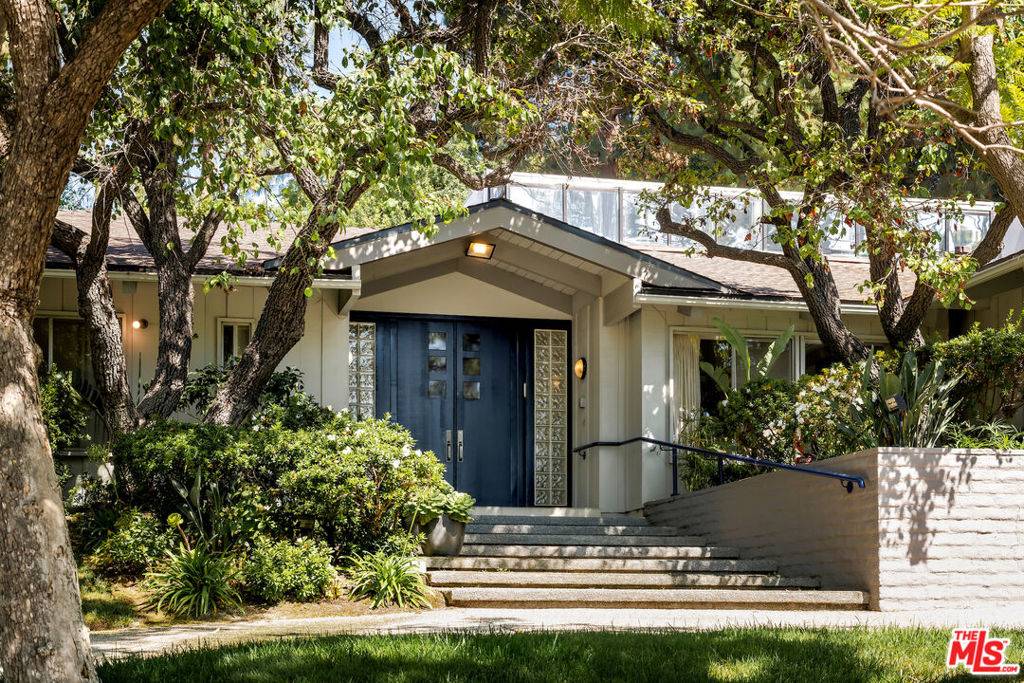 Beverly Hills, CA 90210,811 N Hillcrest RD