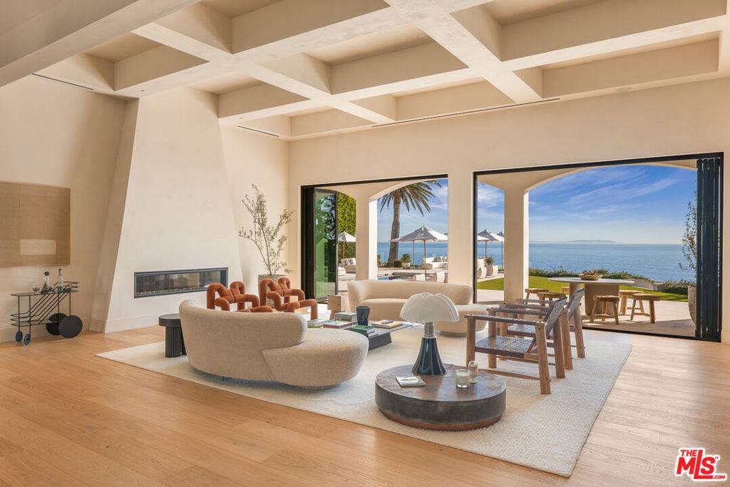 Malibu, CA 90265,24824 Pacific Coast HWY