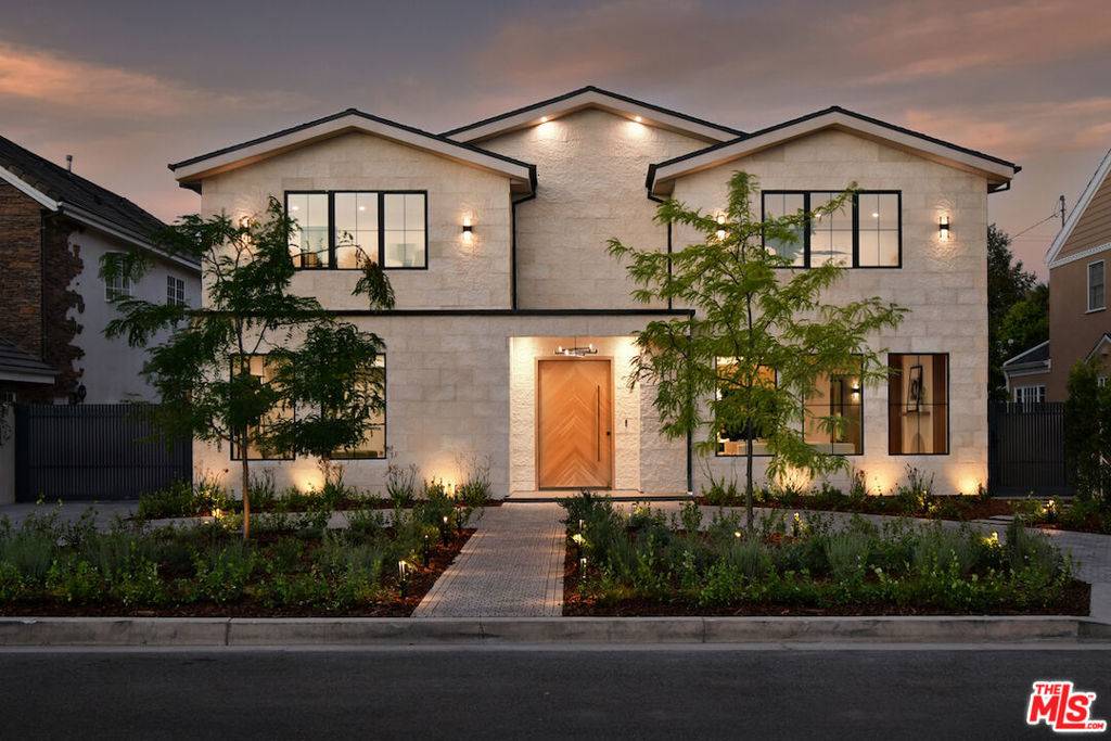 Toluca Lake, CA 91505,112 S Valley ST