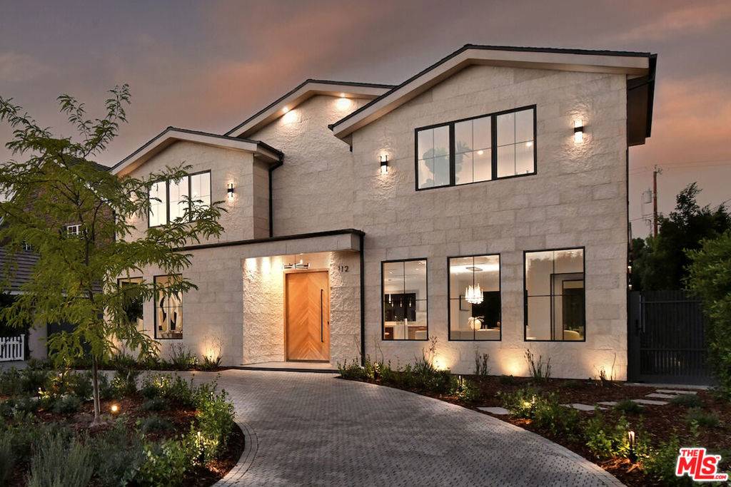 Toluca Lake, CA 91505,112 S Valley ST