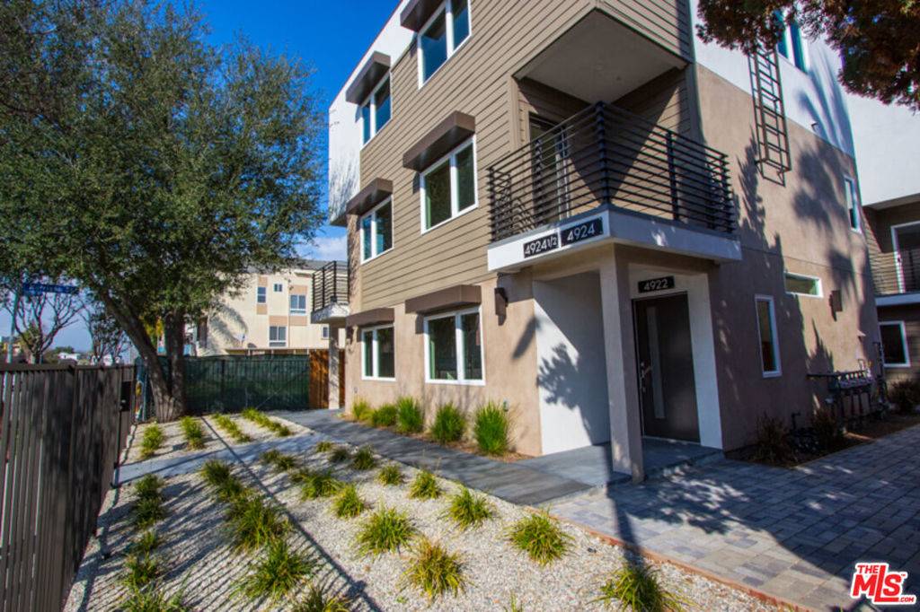 Valley Village, CA 91607,4922 LAUREL CANYON BLVD #1/2