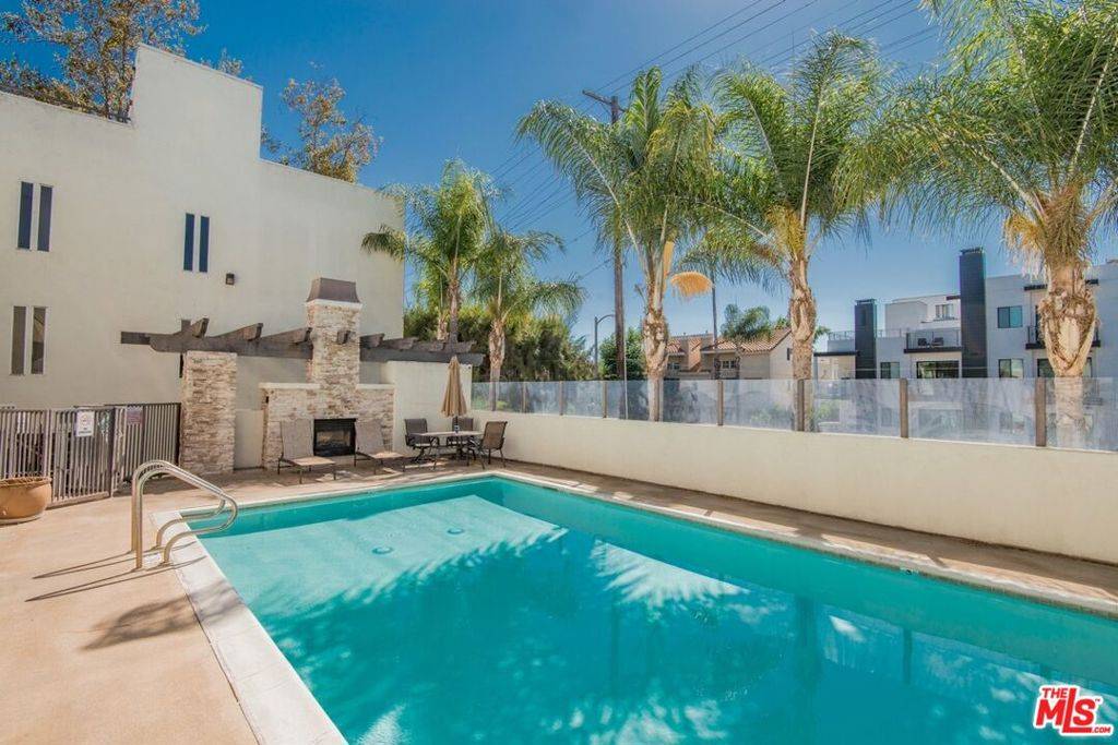 Sherman Oaks, CA 91423,4702 Fulton AVE #107