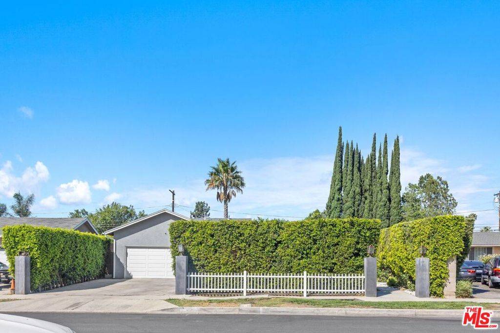 Winnetka, CA 91306,7007 Cozycroft AVE