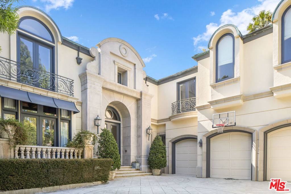 Beverly Hills, CA 90210,3352 Clerendon RD