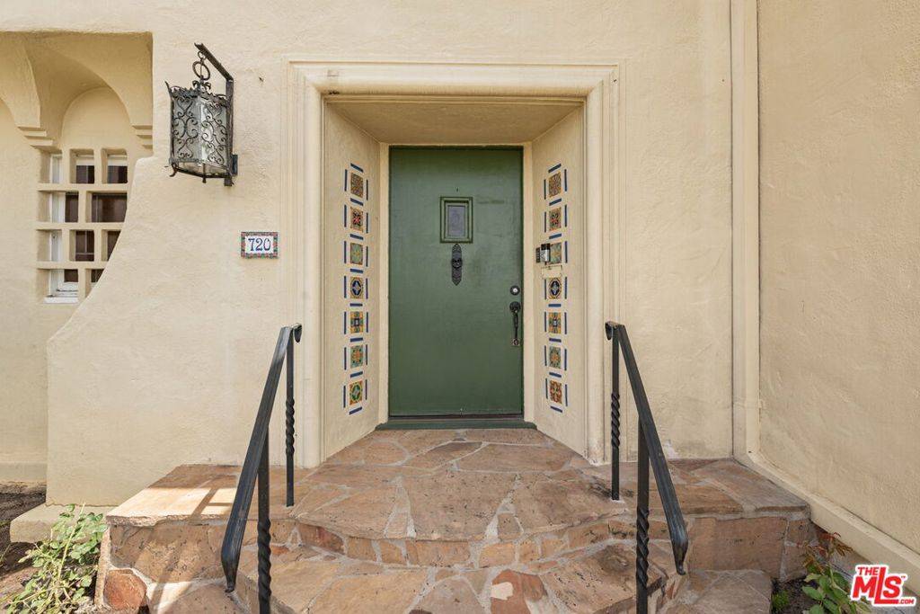 Pacific Palisades, CA 90272,720 Chapala DR