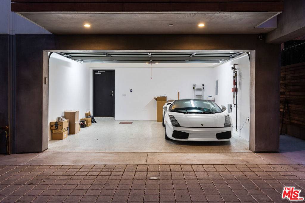 Los Angeles, CA 90046,1337 N Fuller AVE