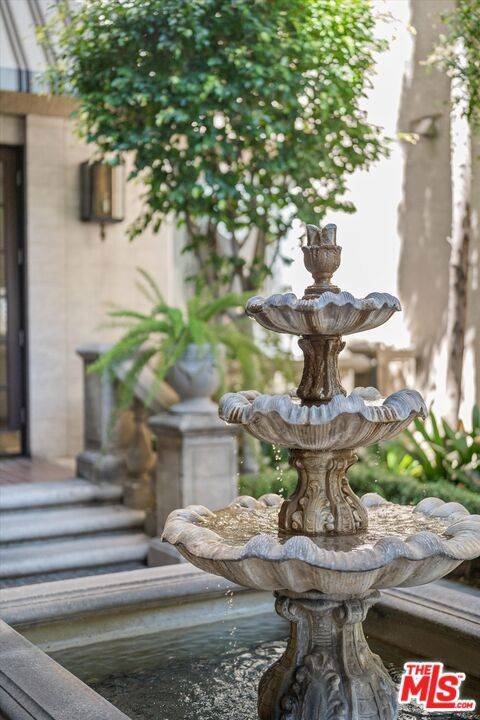 West Hollywood, CA 90069,8455 Fountain AVE #208