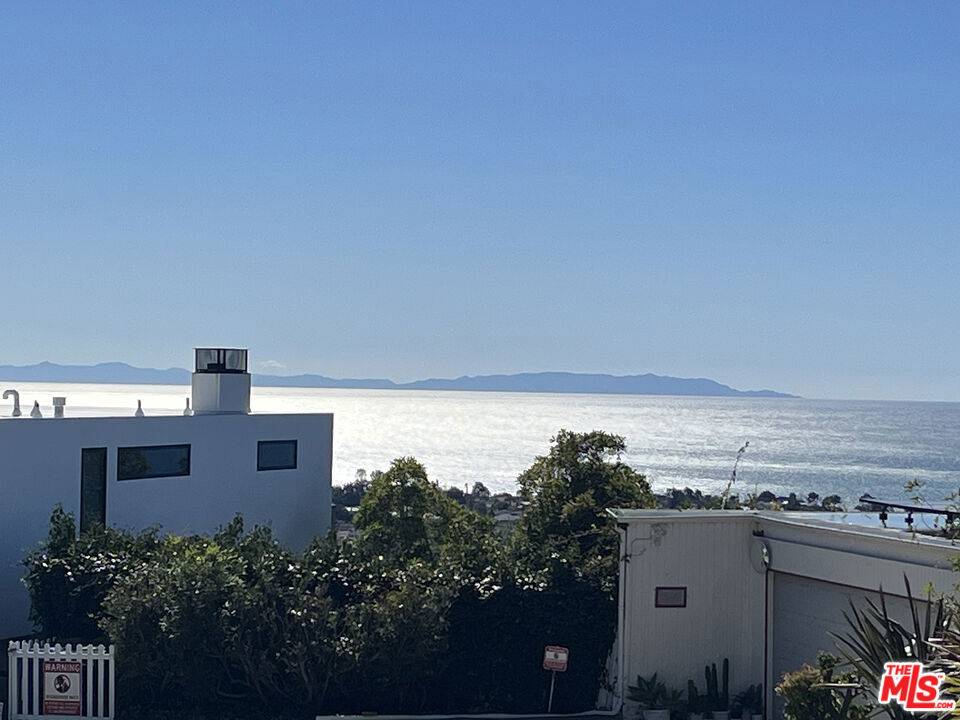 Pacific Palisades, CA 90272,1357 Chautauqua BLVD