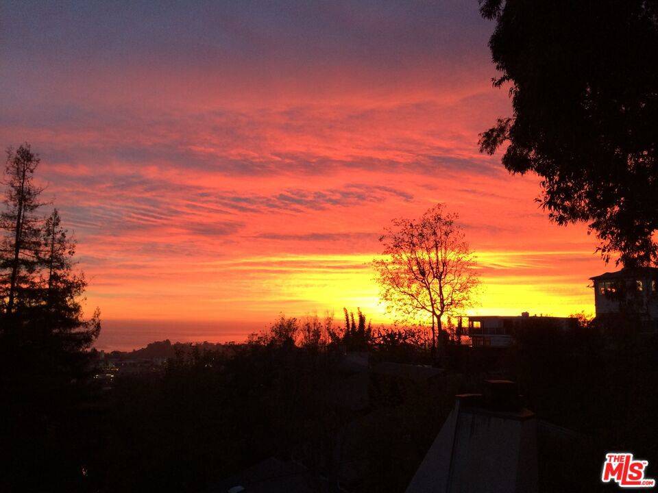 Pacific Palisades, CA 90272,1357 Chautauqua BLVD